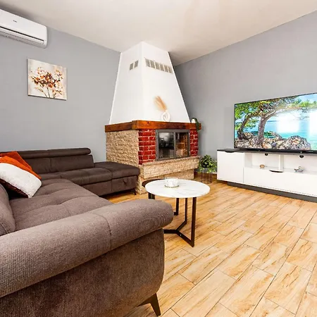 Vila Ariane With Pool By Interhome